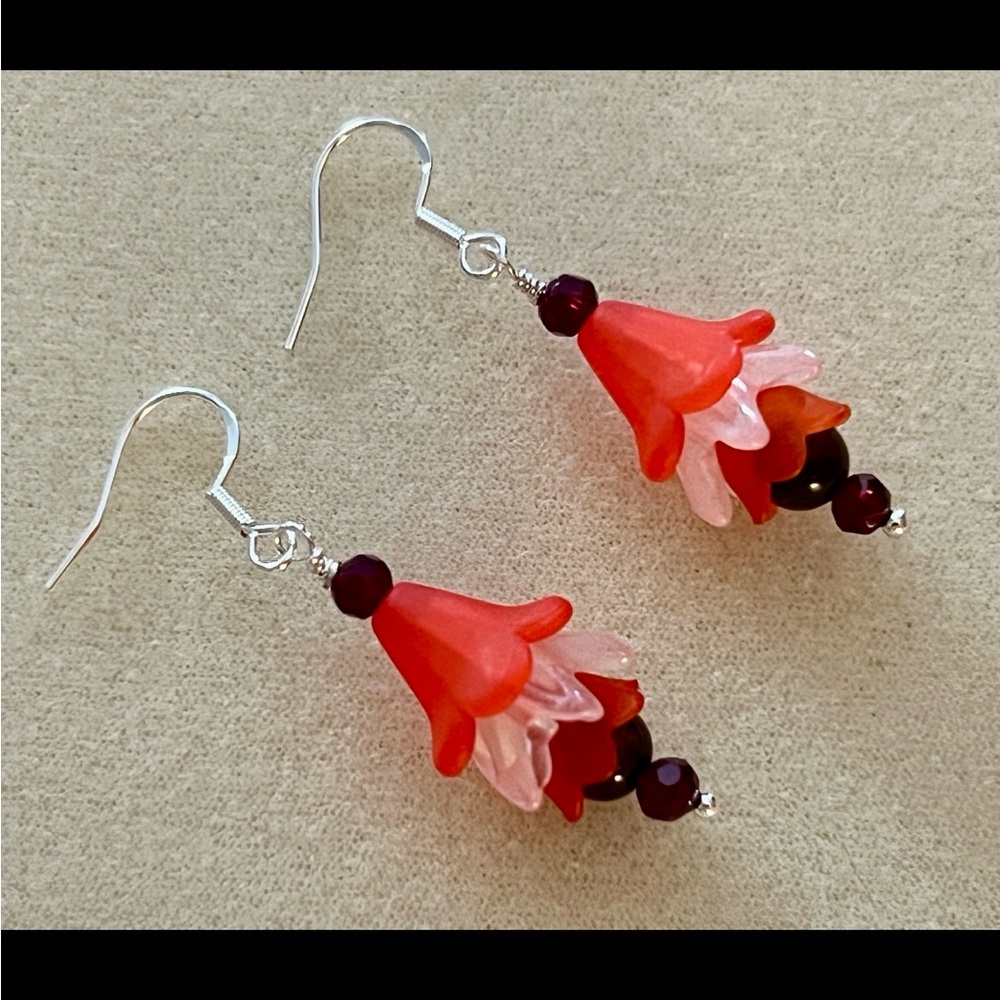 New Pretty Garnet, Acrylic & Lamp Work Glass Winter Lily Earrings